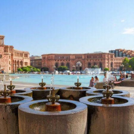 Luxury Apartment With Jacuzzi On Republic Square 耶烈万 外观 照片