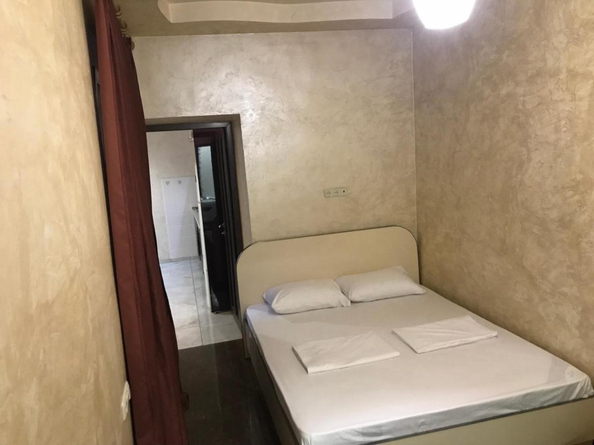 Luxury Apartment With Jacuzzi On Republic Square 耶烈万 外观 照片