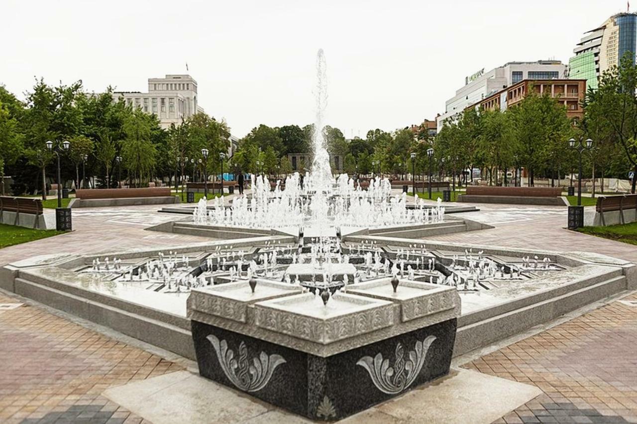 Luxury Apartment With Jacuzzi On Republic Square 耶烈万 外观 照片