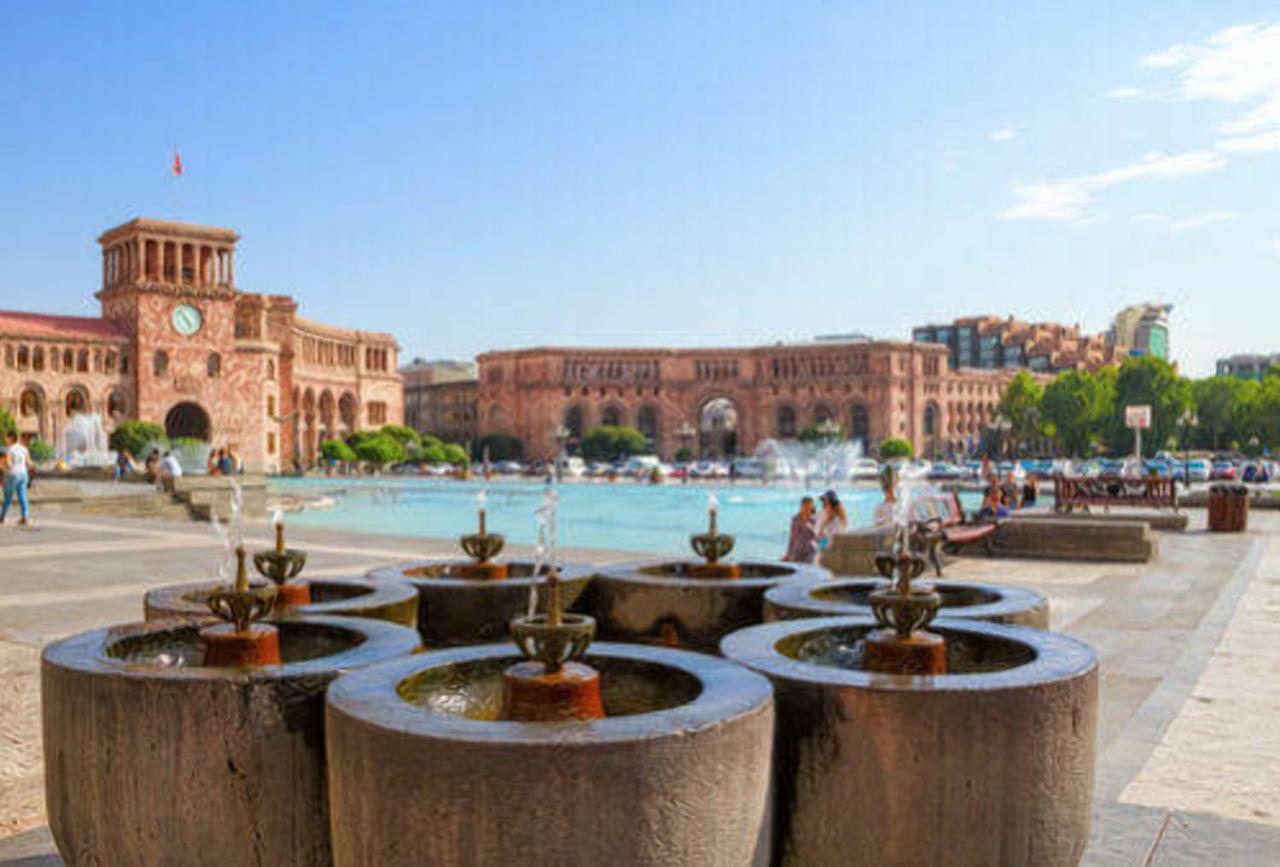 Luxury Apartment With Jacuzzi On Republic Square 耶烈万 外观 照片